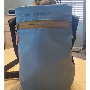 Lululemon’s water bottle crossbody 2.5L bag. Great colors.